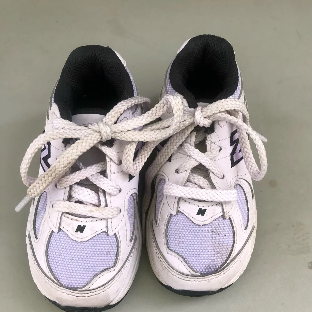 New Balance Kids White and Light Purple Sneakers Size 5